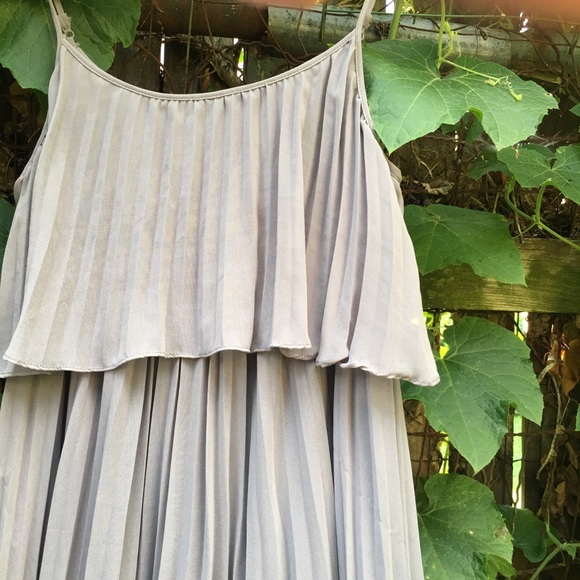 Paraella | Pleated Flapper Dress - Picture 3 of 7